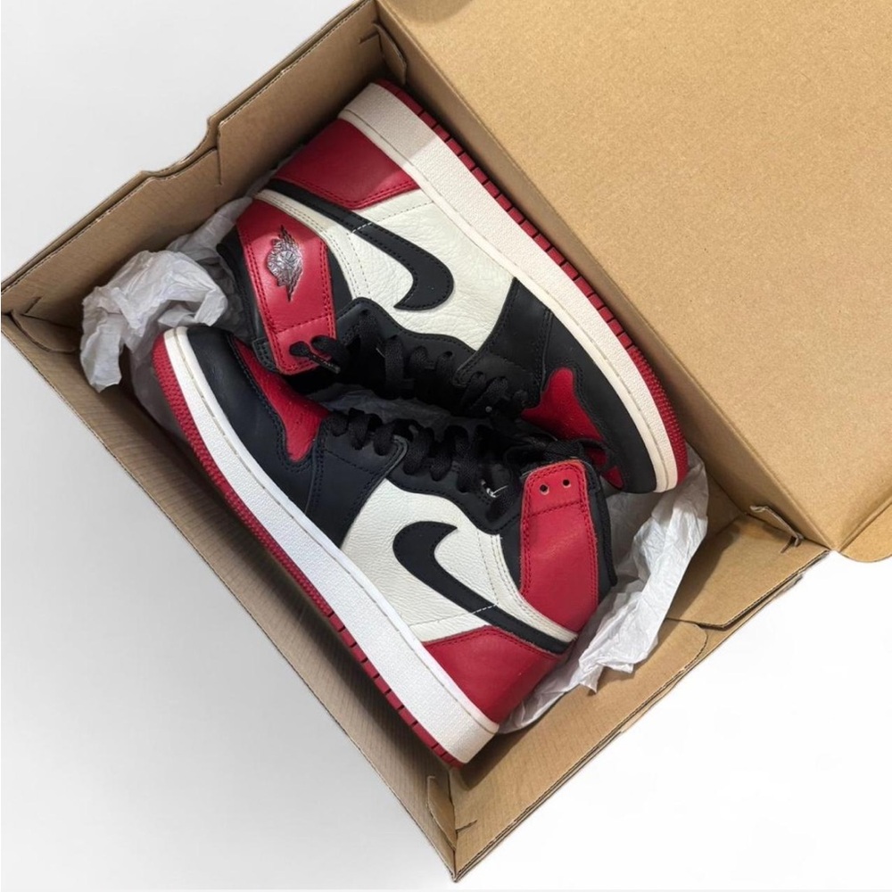 Air Jordan 1 Retro High OG “Black Toe”